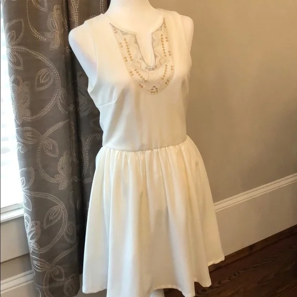 Francesca’s White Sleeveless Dress - Picture 2 of 13